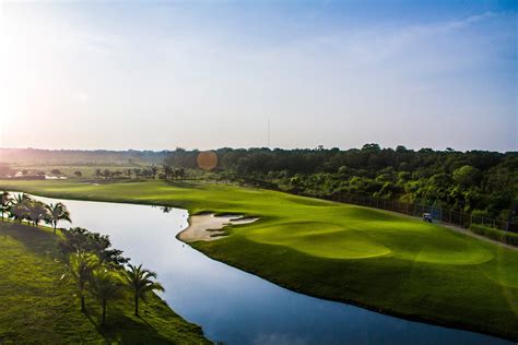 campos de golf en panama|Descubre el Mejor Golf en Panamá: El Santa Maria Golf Club.